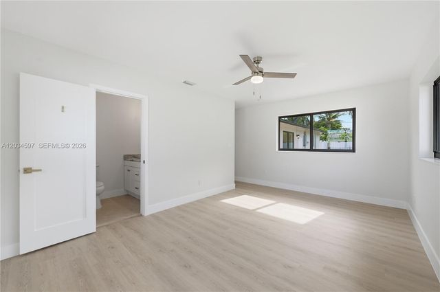 2731 NE 52nd St, Lighthouse Point, FL 33064