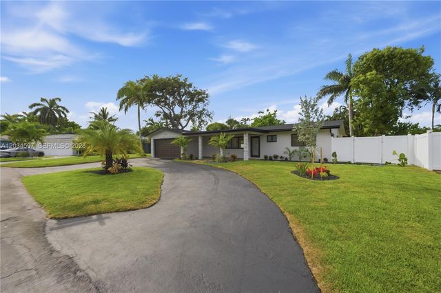 2731 NE 52nd St, Lighthouse Point, FL 33064