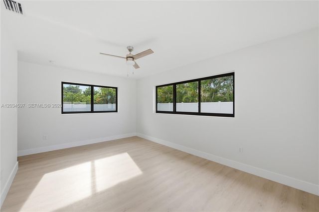 2731 NE 52nd St, Lighthouse Point, FL 33064