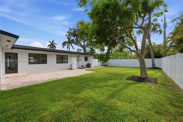 2731 NE 52nd St, Lighthouse Point, FL 33064