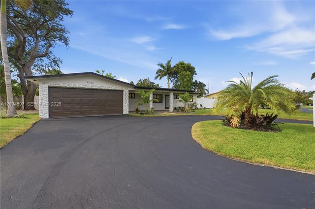 2731 NE 52nd St, Lighthouse Point, FL 33064