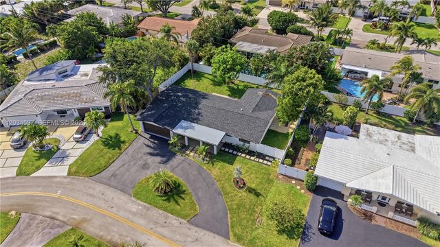 2731 NE 52nd St, Lighthouse Point, FL 33064