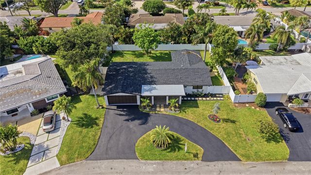 2731 NE 52nd St, Lighthouse Point, FL 33064