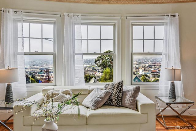 1411 Oakdale Avenue, San Francisco, CA 94124