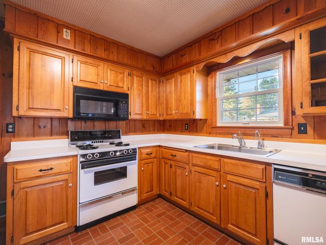 1813 W CHRISTINE Avenue, Peoria, IL 61614