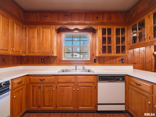 1813 W CHRISTINE Avenue, Peoria, IL 61614