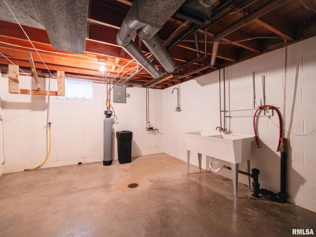 1813 W CHRISTINE Avenue, Peoria, IL 61614