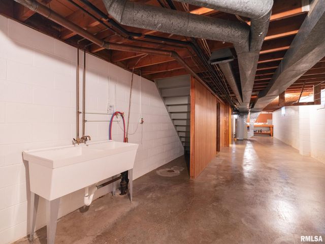 1813 W CHRISTINE Avenue, Peoria, IL 61614