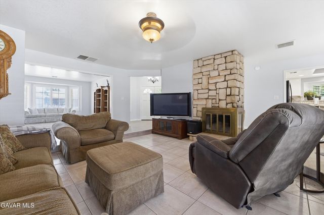 2837 Ash Glen Avenue, Lancaster, CA 93536