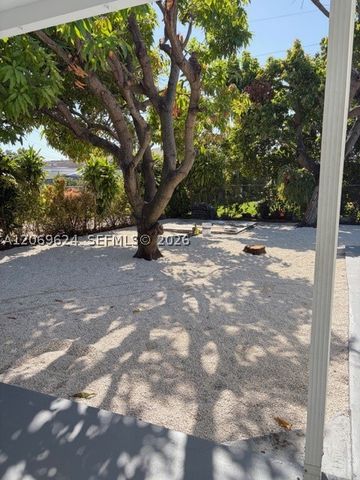3660 NW 15th St, Miami, FL 33125