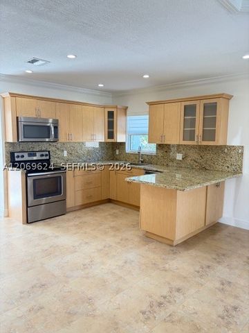 3660 NW 15th St, Miami, FL 33125