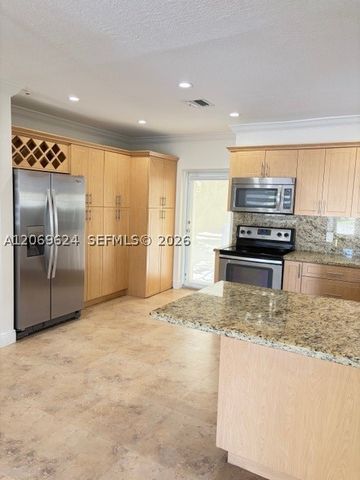 3660 NW 15th St, Miami, FL 33125
