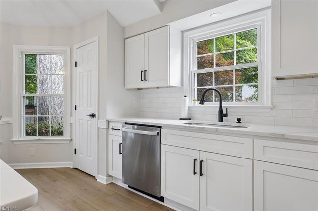 810 Bishop CT, Newport News, VA 23602