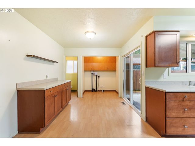 11010 Se SALMON St, Portland, OR 97216