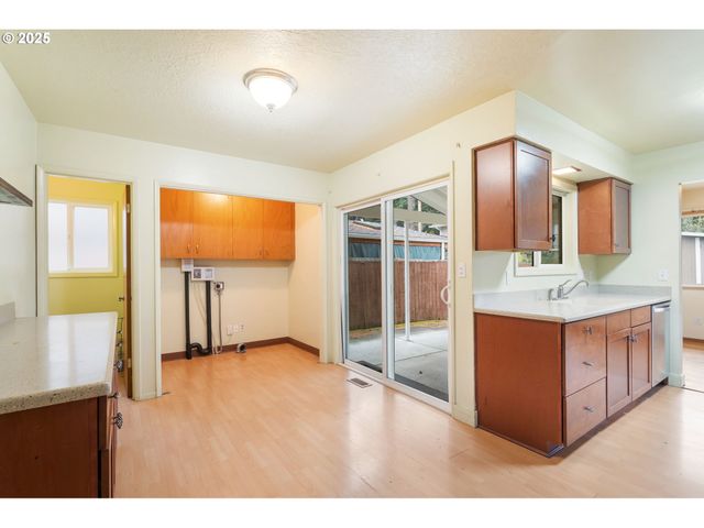 11010 Se SALMON St, Portland, OR 97216