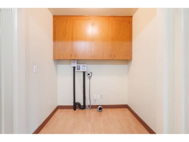 11010 Se SALMON St, Portland, OR 97216