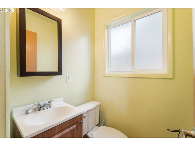 11010 Se SALMON St, Portland, OR 97216