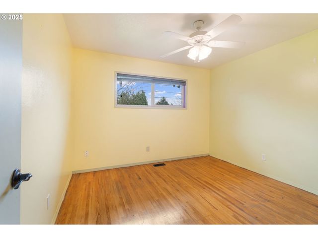 11010 Se SALMON St, Portland, OR 97216