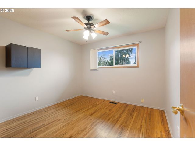 11010 Se SALMON St, Portland, OR 97216