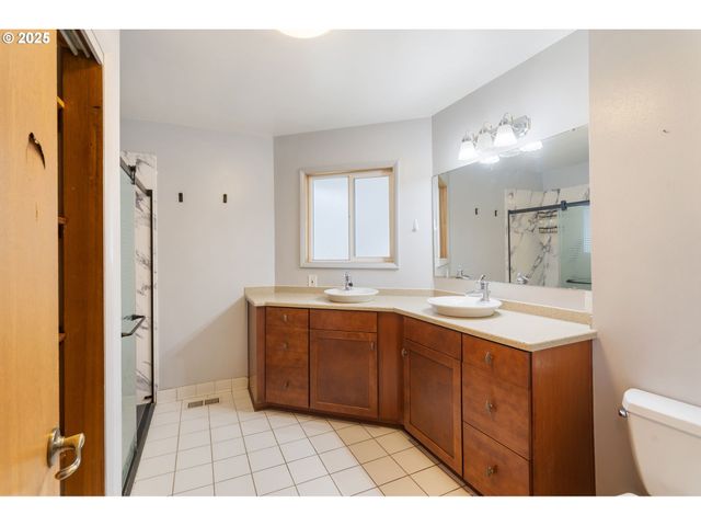 11010 Se SALMON St, Portland, OR 97216