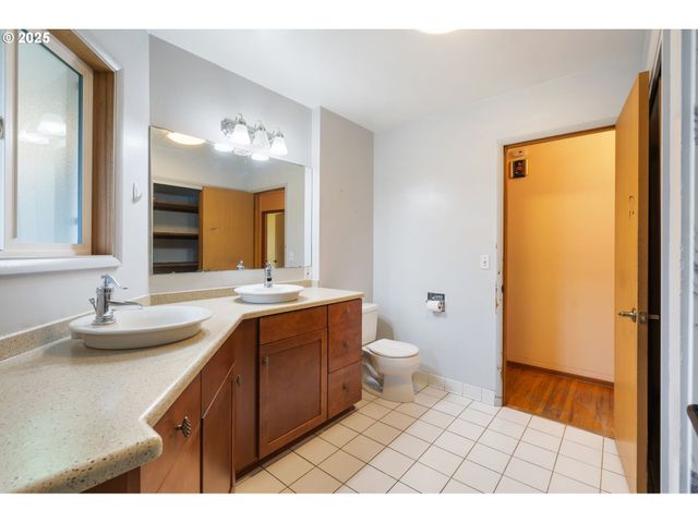 11010 Se SALMON St, Portland, OR 97216