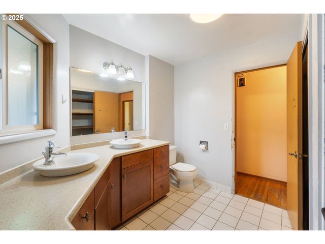 11010 Se SALMON St, Portland, OR 97216