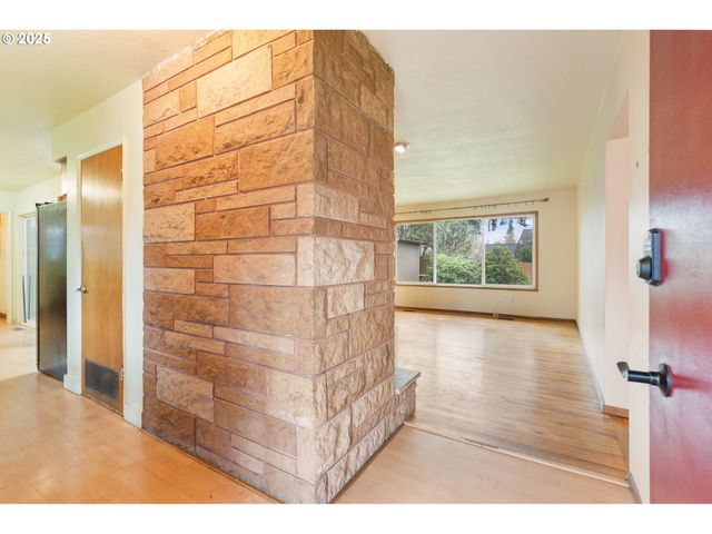 11010 Se SALMON St, Portland, OR 97216