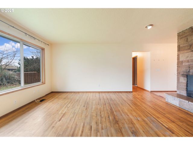 11010 Se SALMON St, Portland, OR 97216