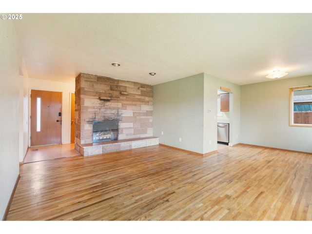 11010 Se SALMON St, Portland, OR 97216