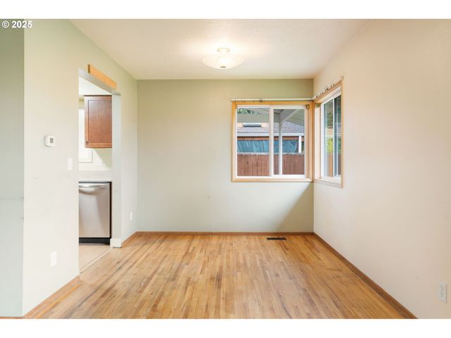 11010 Se SALMON St, Portland, OR 97216