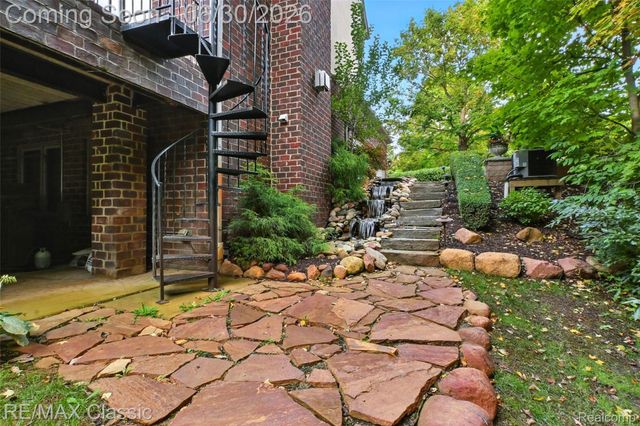 8033 Pine Ridge Court, Salem Township, MI 48168