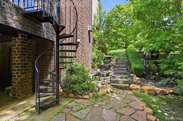 8033 Pine Ridge Court, Salem Township, MI 48168