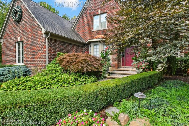 8033 Pine Ridge Court, Salem Township, MI 48168