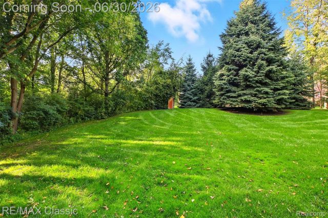 8033 Pine Ridge Court, Salem Township, MI 48168