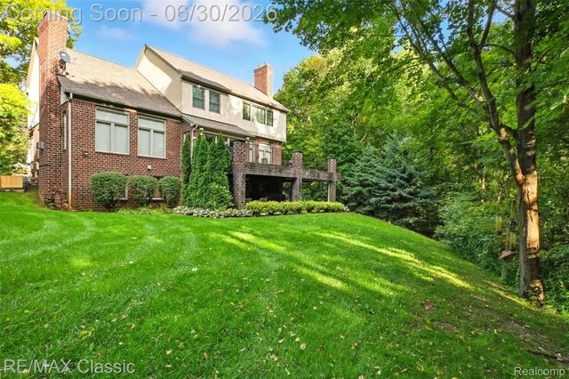 8033 Pine Ridge Court, Salem Township, MI 48168