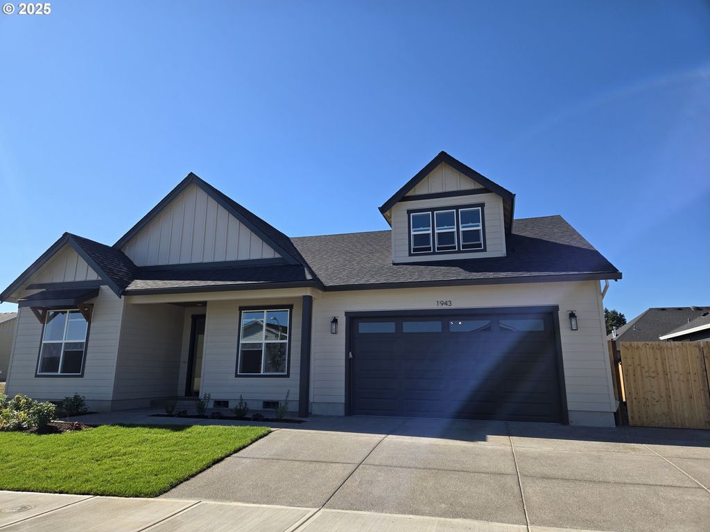 1943 Se 10TH Pl, Canby, OR 97013
