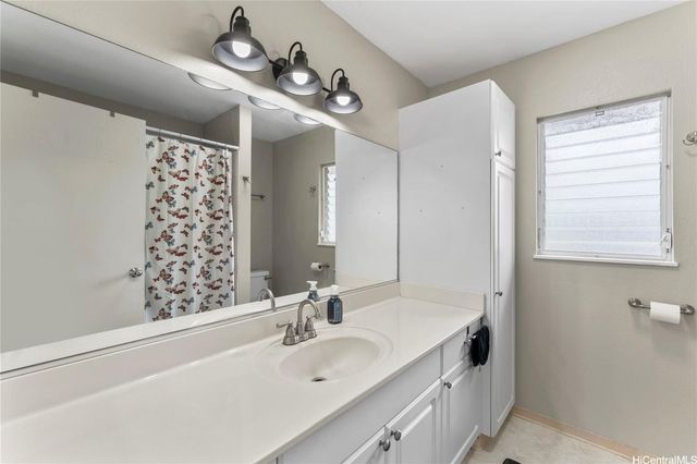99-863 Meaala Street, Aiea, HI 96701