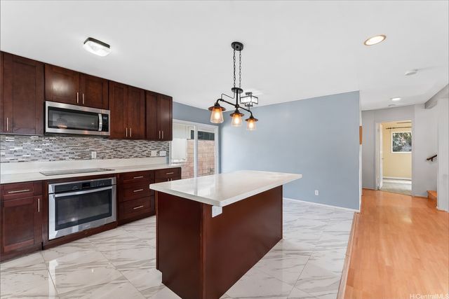 99-863 Meaala Street, Aiea, HI 96701