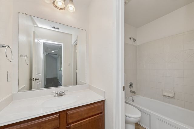 946 Bowie Drive, Lavon, TX 75166