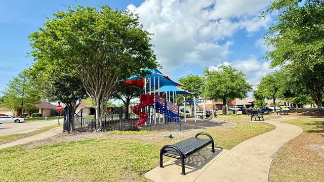 946 Bowie Drive, Lavon, TX 75166