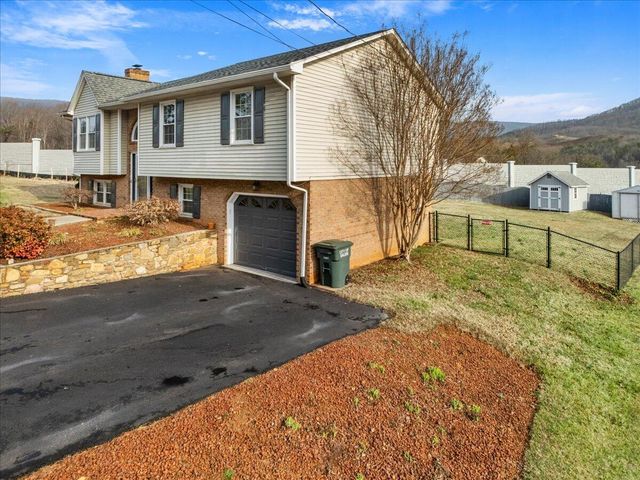 335 Fort Lewis BLVD, Salem, VA 24153