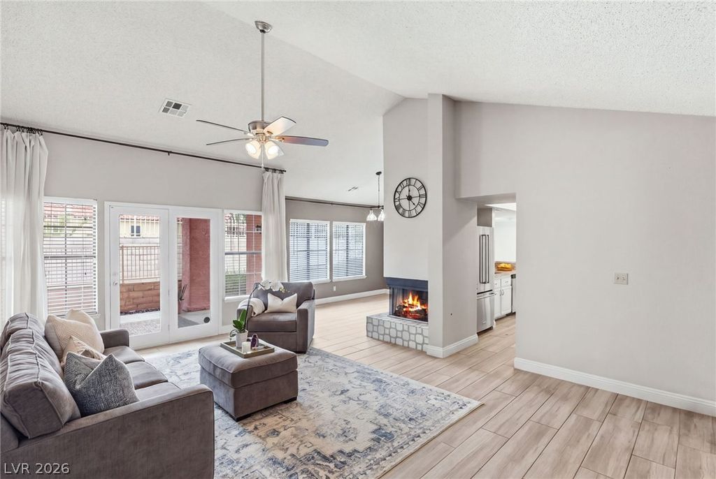 582 Cervantes Drive, Henderson, NV 89014 — photo 2