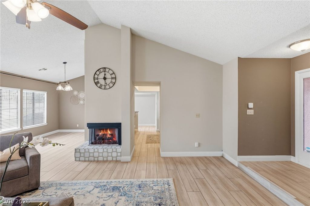 582 Cervantes Drive, Henderson, NV 89014 — photo 4