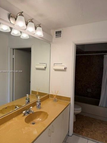 10825 SW 112 AV 6-215, Miami, FL 33176