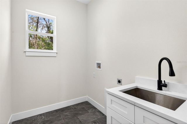 37700 DIXIE AVENUE, Dade City, FL 33525