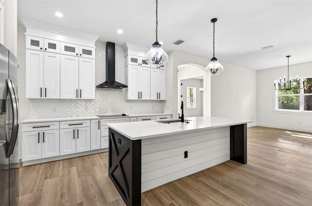 37700 DIXIE AVENUE, Dade City, FL 33525