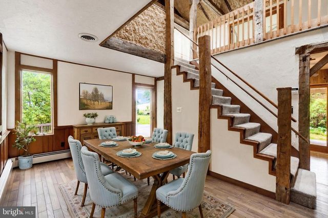 821 SMELTZER RD, Seven Valleys, PA 17360