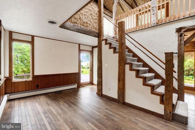 821 SMELTZER RD, Seven Valleys, PA 17360