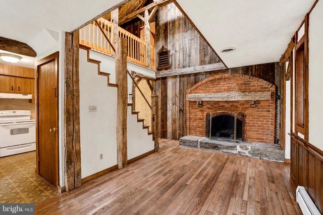 821 SMELTZER RD, Seven Valleys, PA 17360