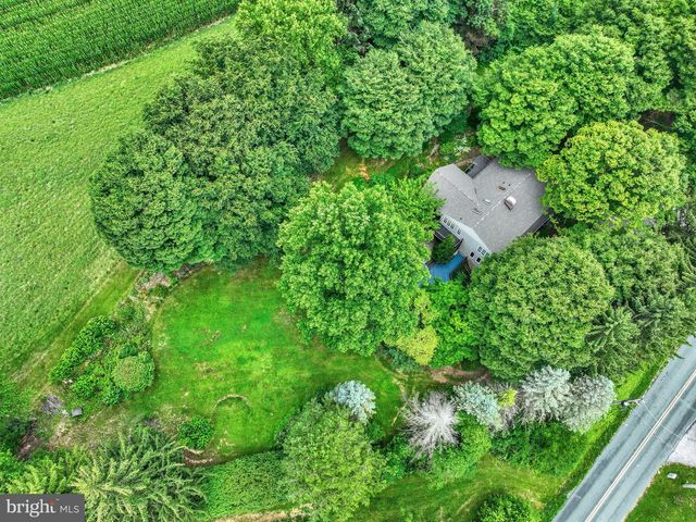 821 SMELTZER RD, Seven Valleys, PA 17360